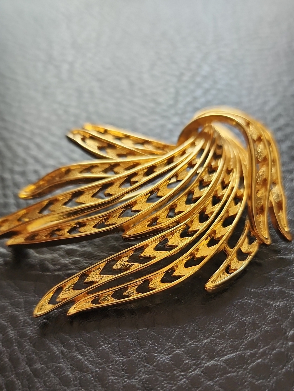 VTG Monet Gold Wing-Shaped Statement Brooch - Women Jewelry